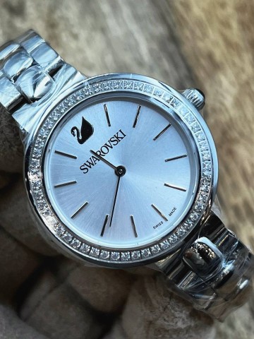 Часы Swarovski