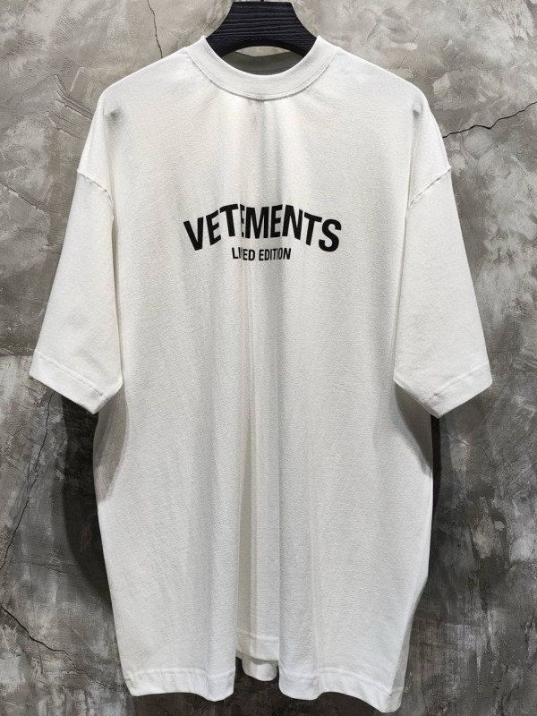 Футболка Vetements