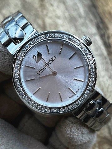 Часы Swarovski