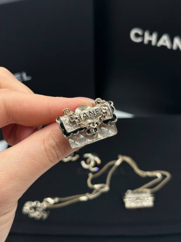 Брошь CHANEL