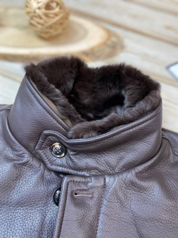 Кожаный бомбер Loro Piana с меховой подкладкой