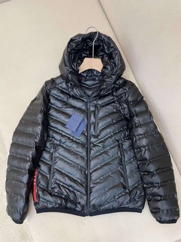 Пуховик Prada