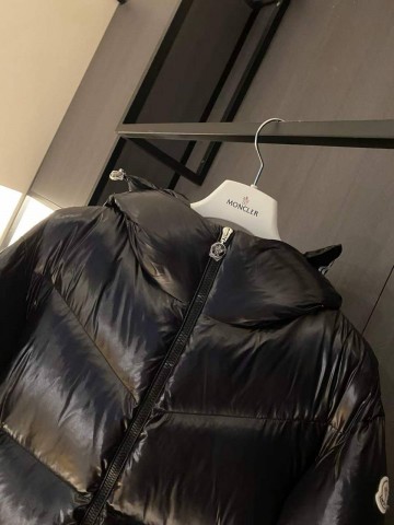 Пуховик Moncler
