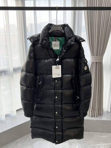 Пуховик Moncler