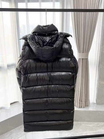 Пуховик Moncler