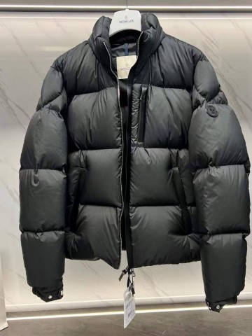Пуховик Moncler