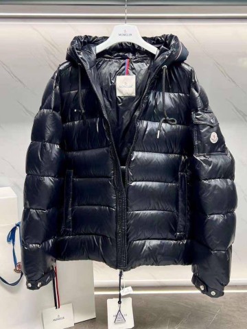 Пуховик Moncler