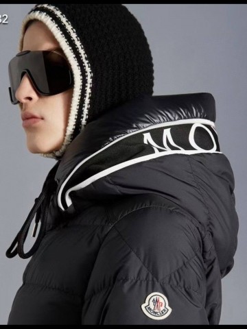 Пуховик Moncler