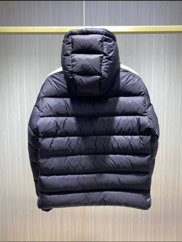 Пуховик Moncler