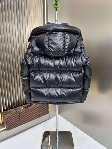 Пуховик Moncler