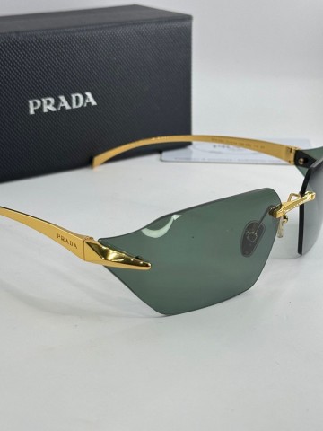 Солнцезащитные очки Prada