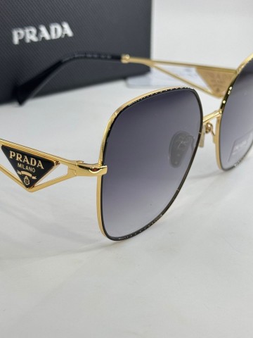 Солнцезащитные очки Prada