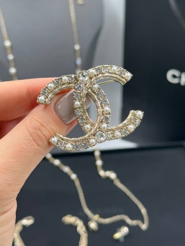 Брошь CHANEL