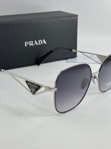 Солнцезащитные очки Prada
