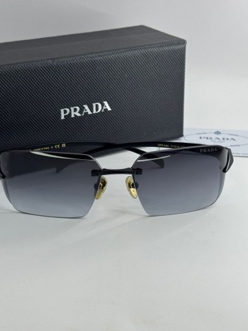 Солнцезащитные очки Prada