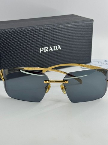 Солнцезащитные очки Prada