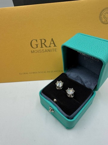 Серьги Tiffany & Co. 0,8 мм