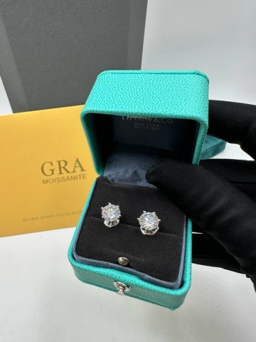Серьги Tiffany & Co. 0,6 мм