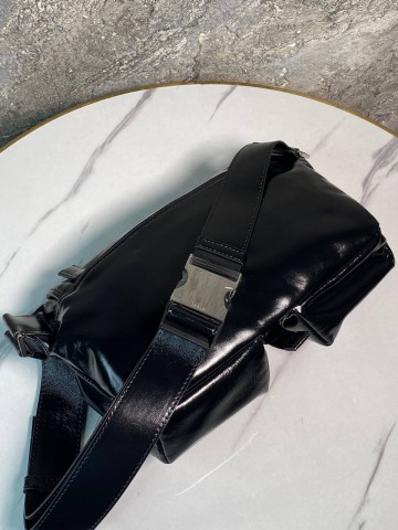 Сумка-мессенджер Prada