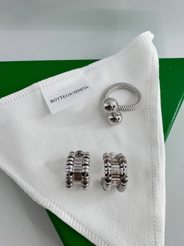 Серьги Bottega Veneta