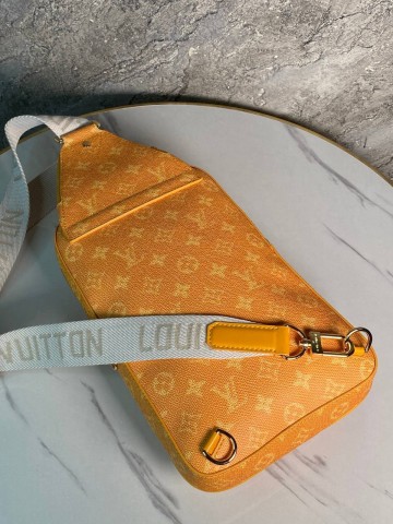 Сумка-слинг Louis Vuitton