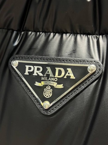 Пуховик Prada