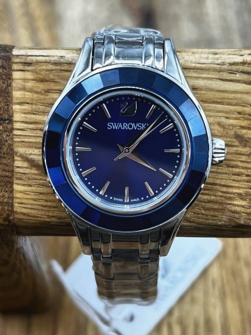Часы Swarovski