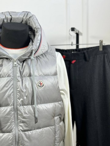 Безрукавка Moncler