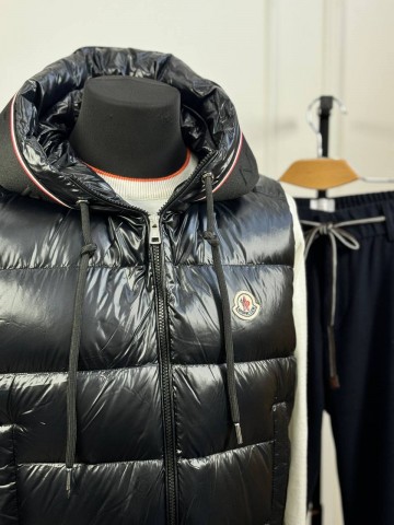 Безрукавка Moncler