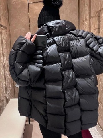 Пуховик Moncler