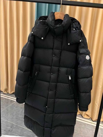 Пуховик Moncler