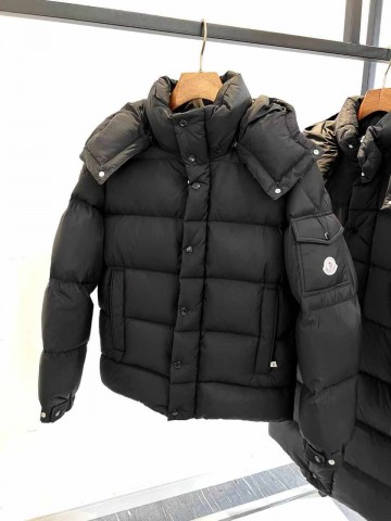 Пуховик Moncler