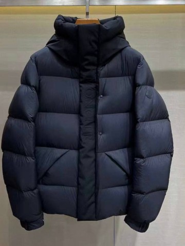 Пуховик Moncler