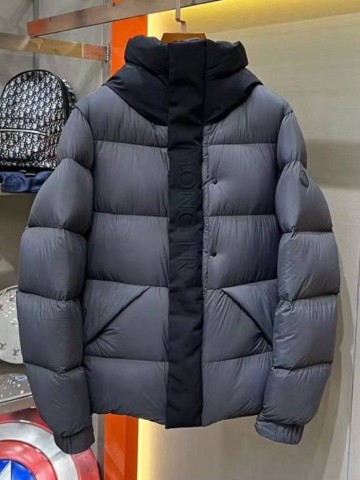 Пуховик Moncler