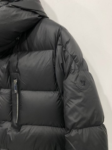 Пуховик Moncler