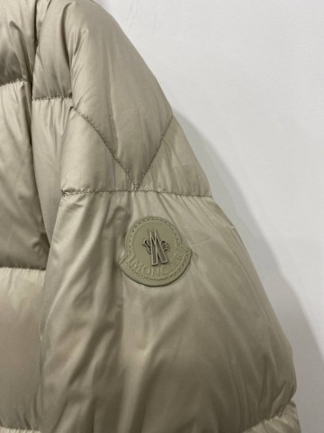 Пуховик Moncler