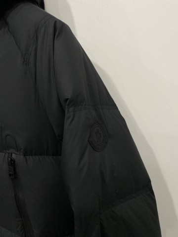 Пуховик Moncler