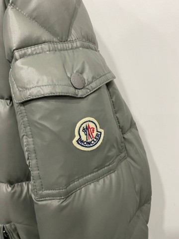 Пуховик Moncler