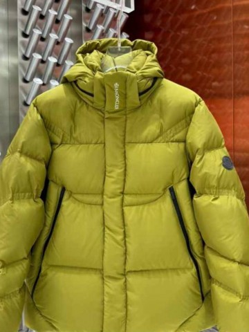 Пуховик Moncler