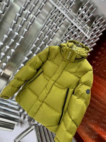Пуховик Moncler