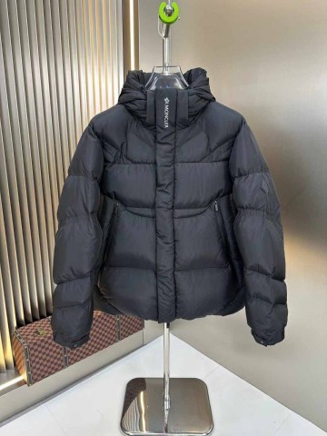 Пуховик Moncler