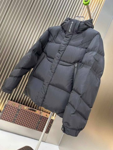 Пуховик Moncler