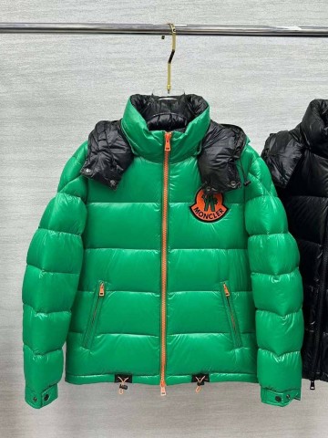 Пуховик Moncler