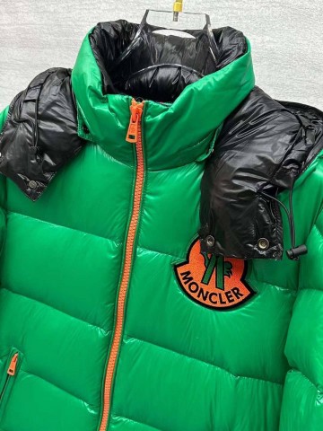 Пуховик Moncler