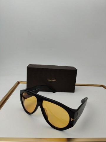 Солнцезащитные очки Tom Ford