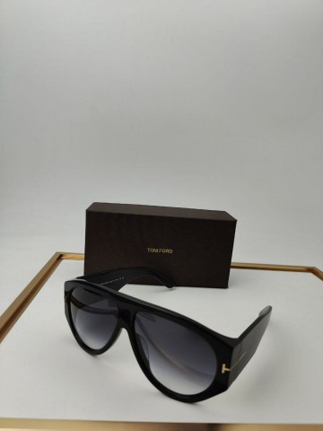 Солнцезащитные очки Tom Ford
