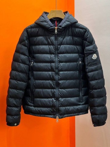 Пуховик Moncler