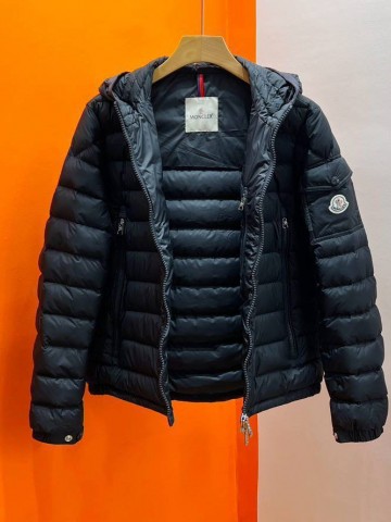 Пуховик Moncler