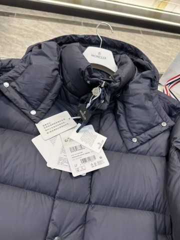Пуховик Moncler