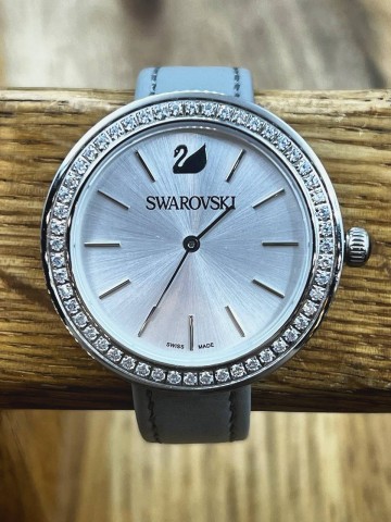 Часы Swarovski